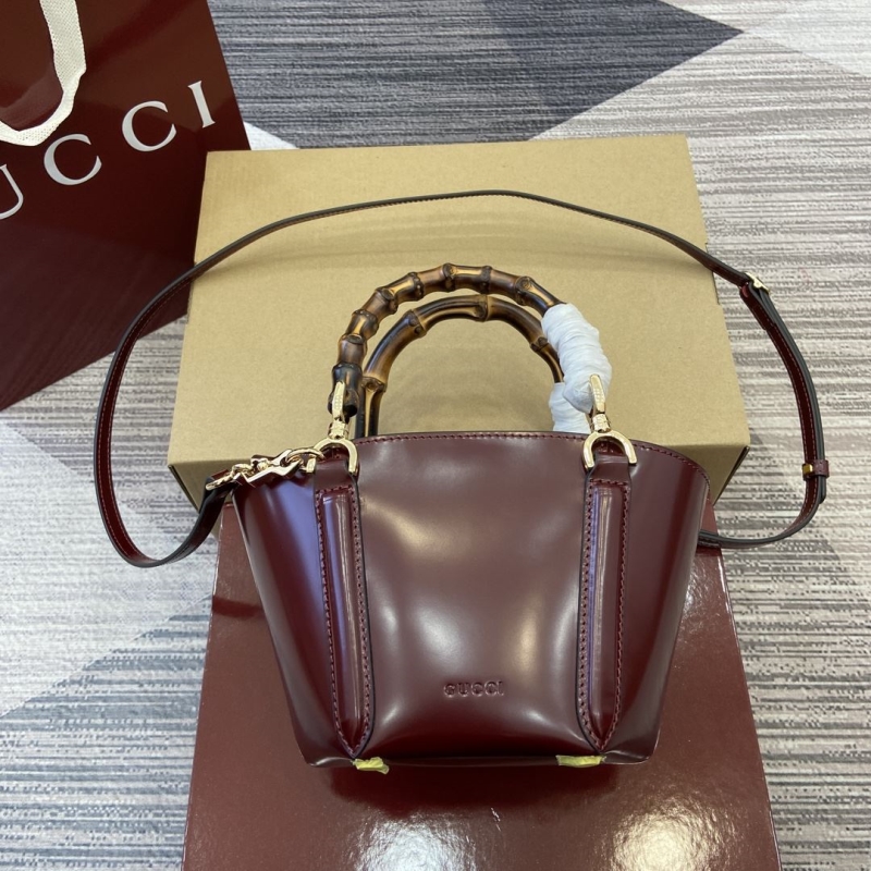 G*u*i shopping bags